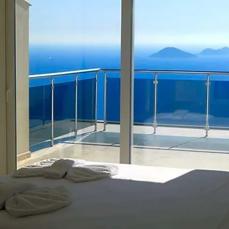Sleeps 12 Pool Air Con Wifi