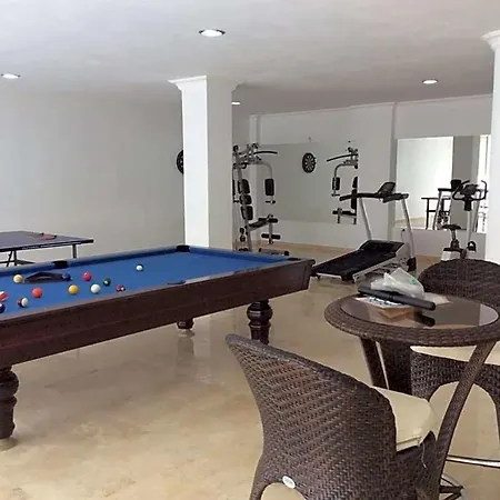 Sleeps 12 Pool Air Con Wifi Vilă
