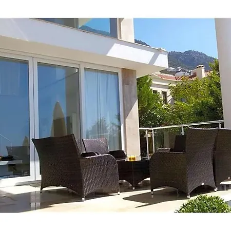 Sleeps 12 Pool Air Con Wifi *
