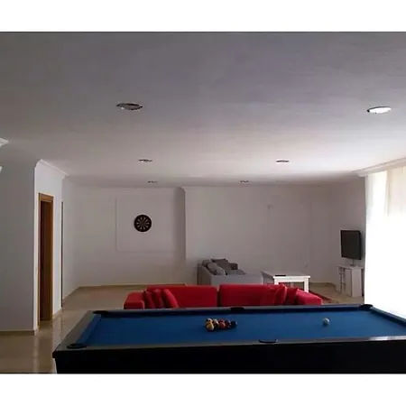 Sleeps 12 Pool Air Con Wifi *
